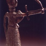 Sardara (CA). Bronzetto nuragico figurato di arciere con gonnellino orientale.