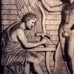 Rilievo di età romana raffigurante Dedalo con Icaro intenti a forgiare le ali.