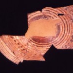 Sulki - S. Antioco (CA). Coperchio dell'olla stamnoide di produzione euboica (fine VIII sec. a.C.).