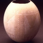 Bithia - Domus de Maria (CA). Uovo di struzzo con decorazione geometrizzante di provenienza africana (VII-VI sec. a.C.).